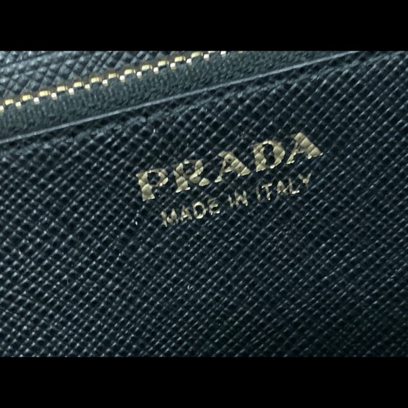 SOLD Prada Authenticate Saffiano Wallet on Chain - Picture 2 of 8